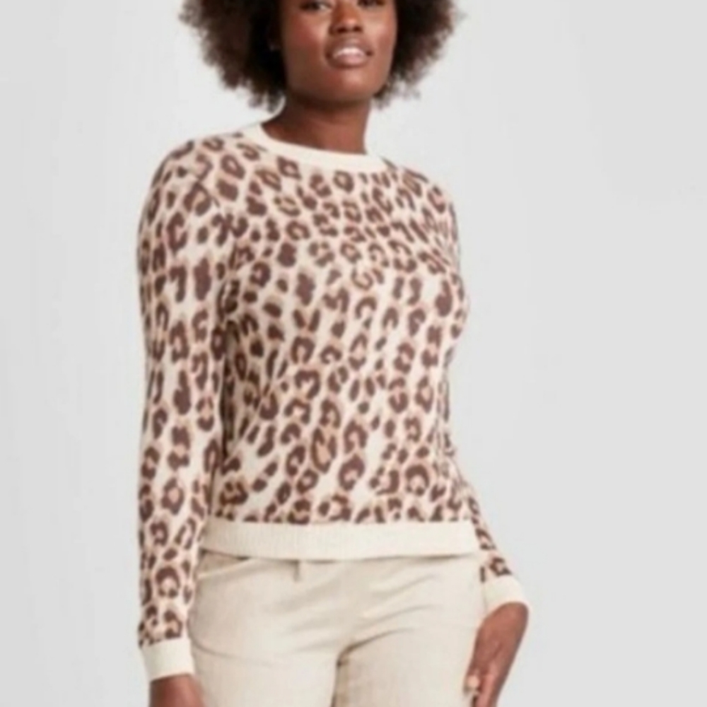 PACK OF 8 .  CLEARANCE  !! Lot of Women's Sweaters for resellers